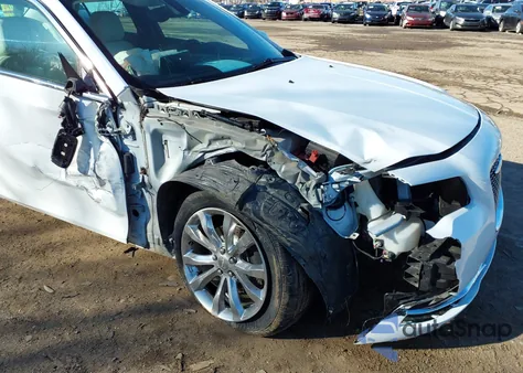 2020 Chrysler 300 Touring L Awd z USA, uszkodzony, nr VIN 2C3CCARG0LH250174